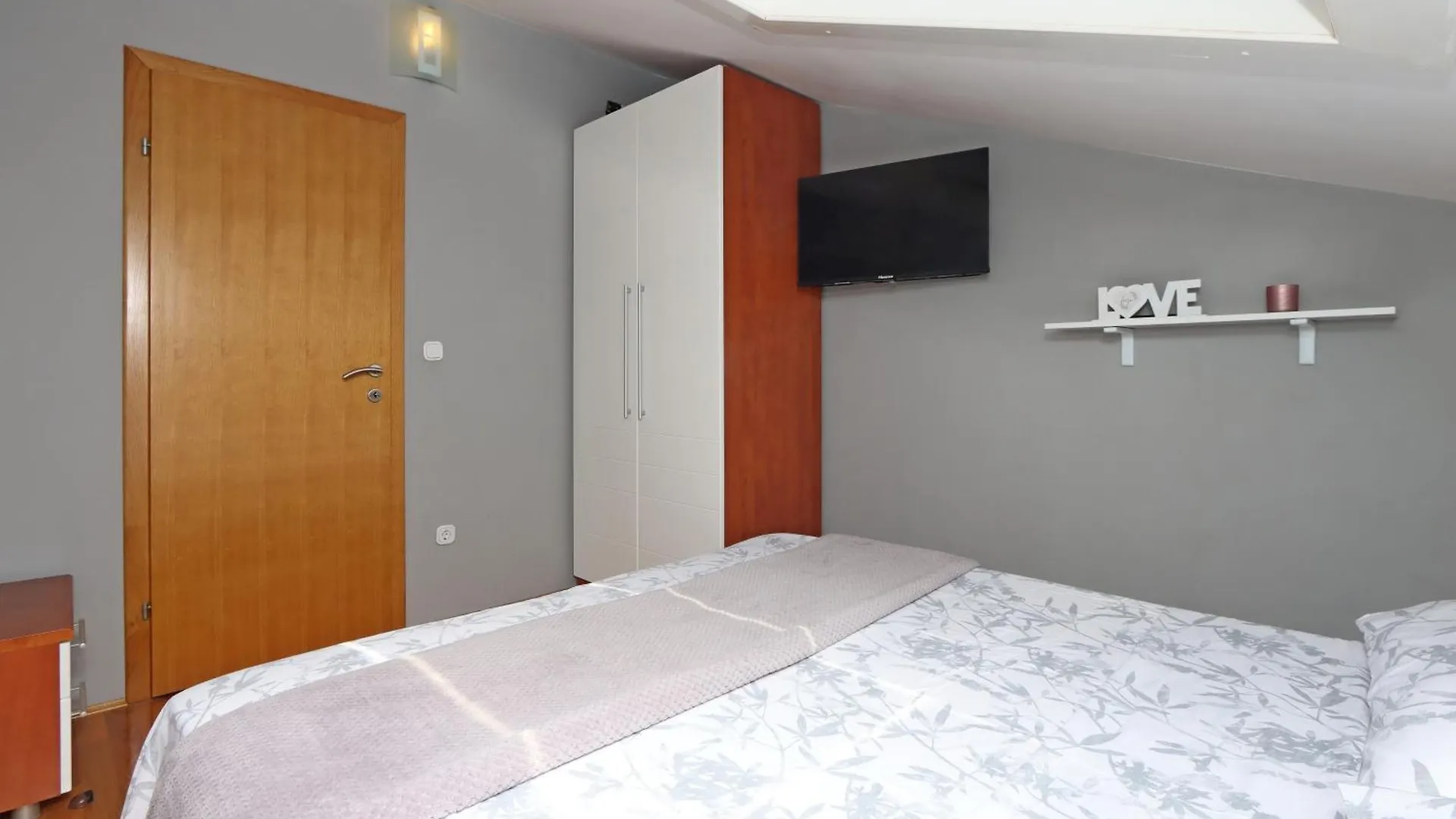 Seaside Apartments With A Swimming Pool Pag - 6412 Pag Town 0*,  Kroatien
