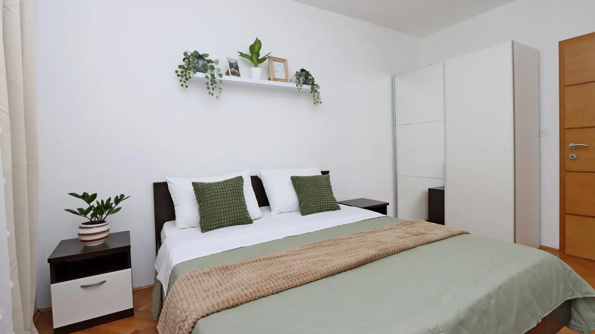 Seaside Apartments With A Swimming Pool Pag - 6412 Pag Town Kroatien